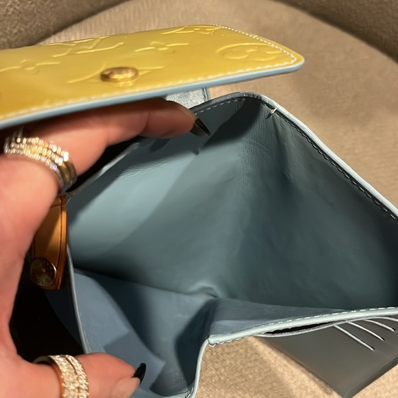 LOUIS VUITTON VERNIS WALKER WALLET - Picture 7 of 9